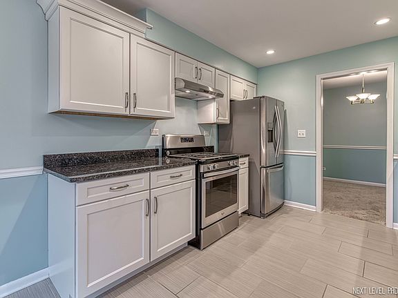 3rd image of 423 Ramblewood Dr APT A