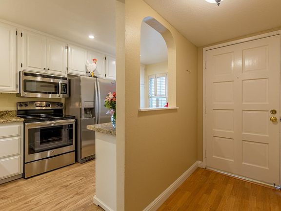 3rd image of 557 Latimer Cir