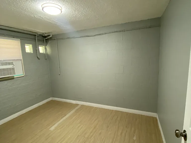 5104 W Cornelia Ave #BASEMENT — Photo 7