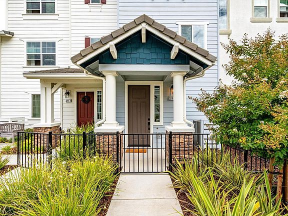 3rd image of 324 Pear Tree Terrace #B