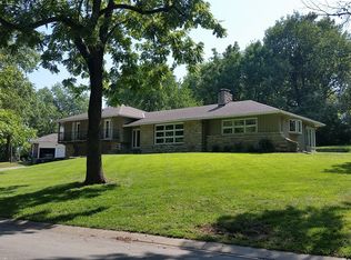 9816 Lee Cir, Leawood, KS 66206