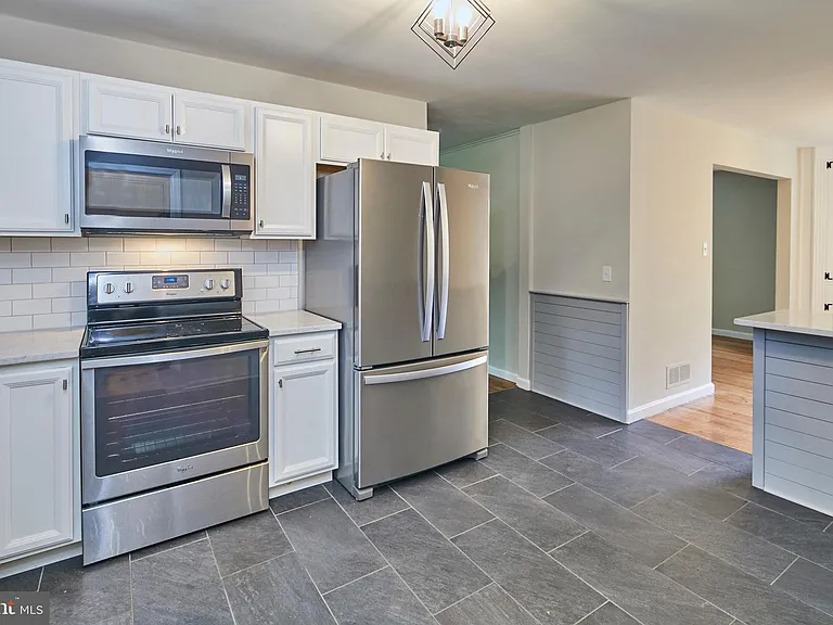 506 Foulkstone Rd — Photo 8
