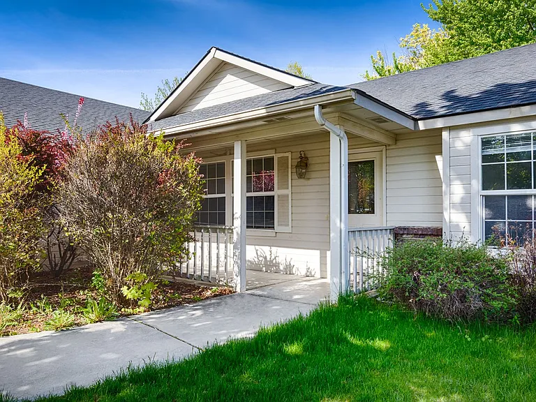 2173 S Petra Ave — Photo 4