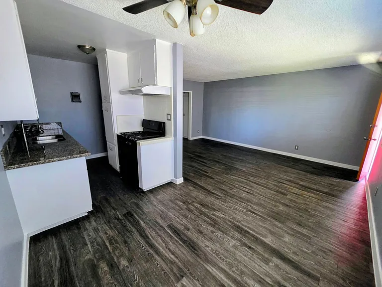 421 Venice Way — Photo 10