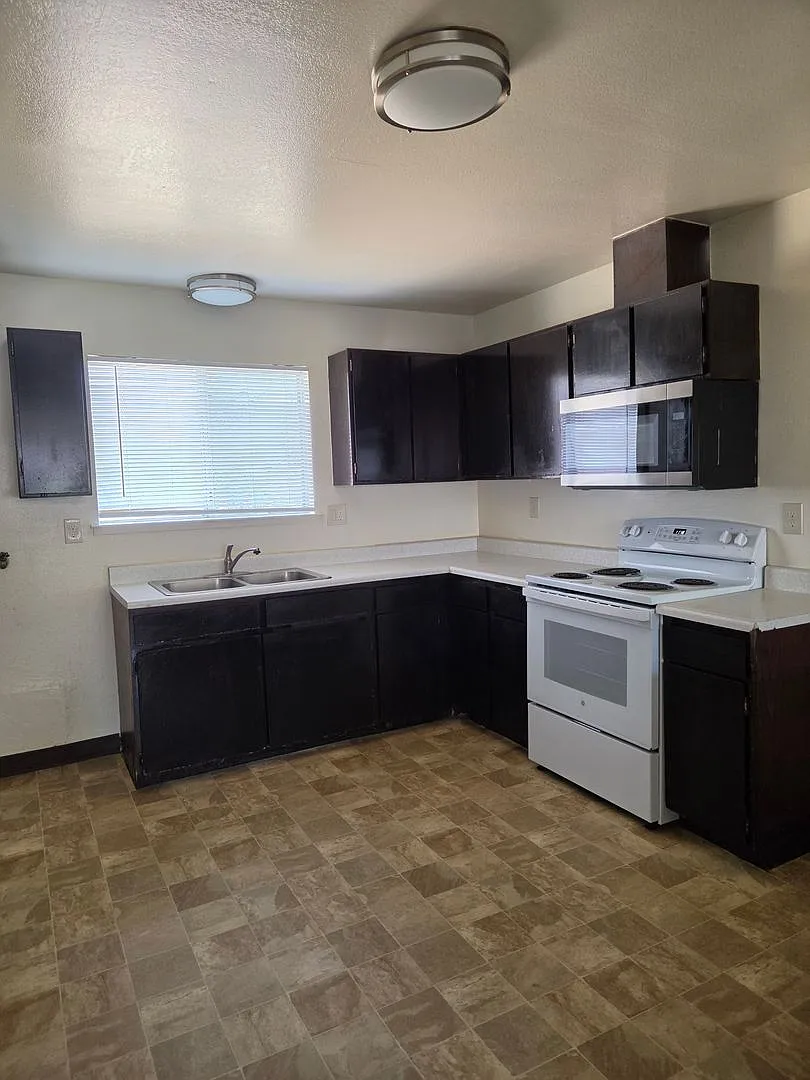 LAWR3141 — Photo 3