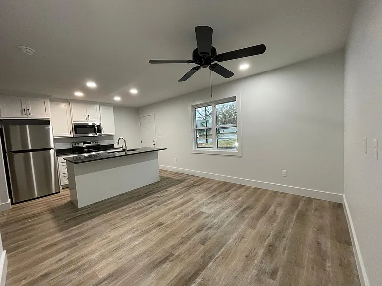 600 E Market Ave #1 — Photo 2