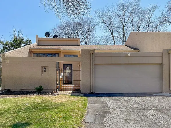 16005 Oak Plz, Omaha, NE 68130