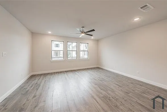 9709 Thorncrown Ln — Photo 35