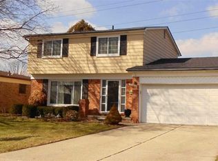 35415 Cathedral Dr, Sterling Heights, MI 48312