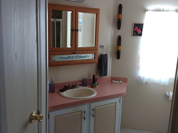 2nd image of 605 Pineview Dr