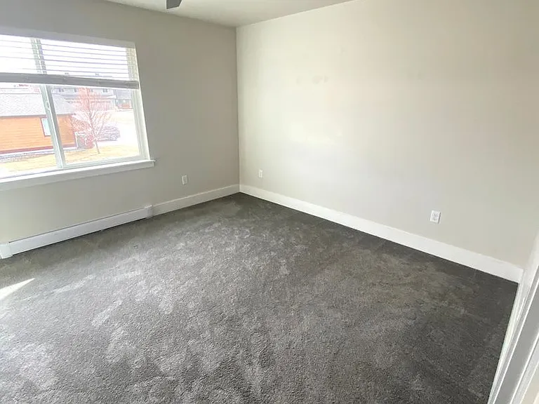 1095 North 14th Avenue — Photo 12