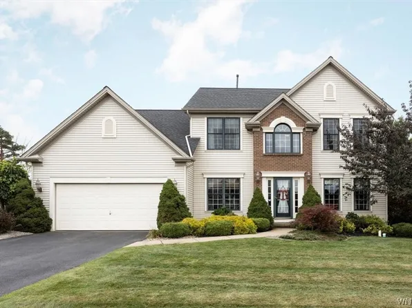 5212 Woodway Ct, Hamburg, NY 14075