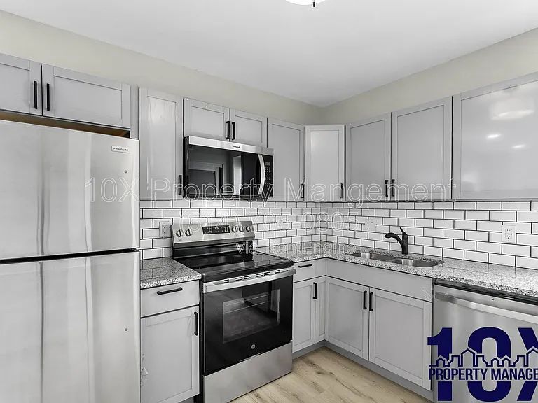 1213 E Whittier St — Photo 10