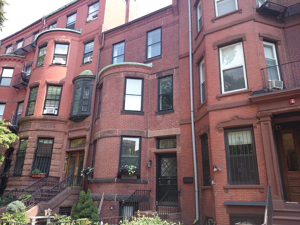 2nd image of 375 Beacon St