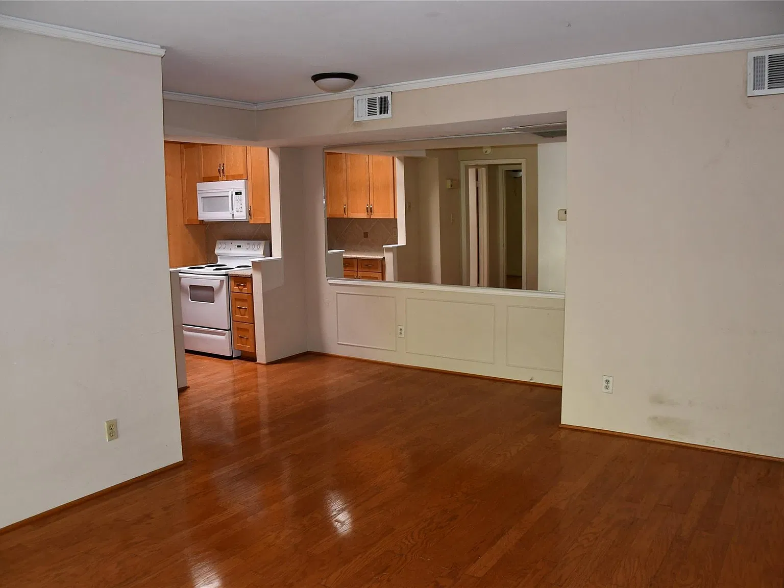 1 bed, 1.0 bath, 664 sqft, $1,150 — Photo 3