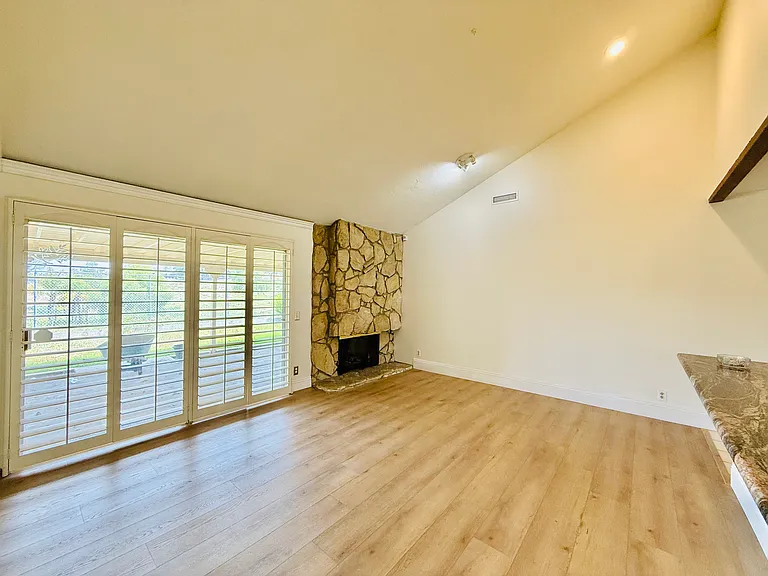 1510 Hallgreen Dr — Photo 7
