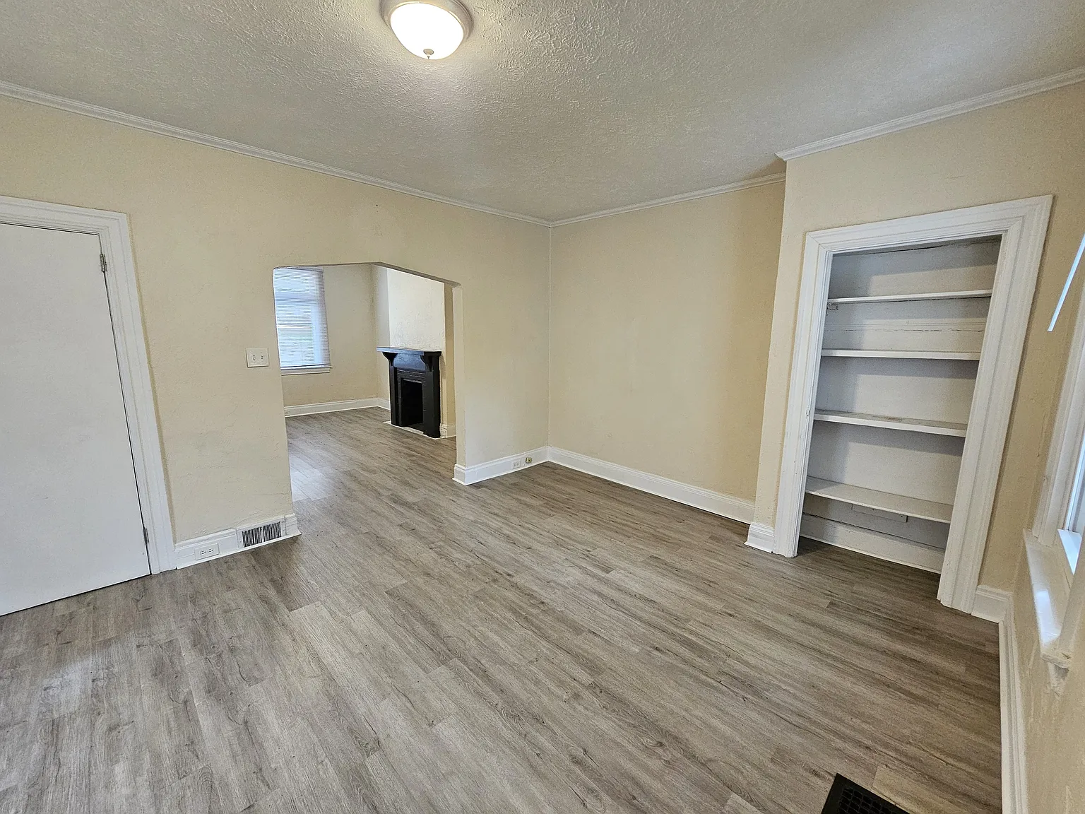 2 bed, 1.5 bath, 1098 sqft, $1,425 — Photo 3