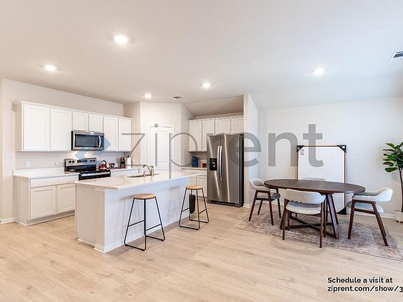 4th image of 308 W Cedar Dr
