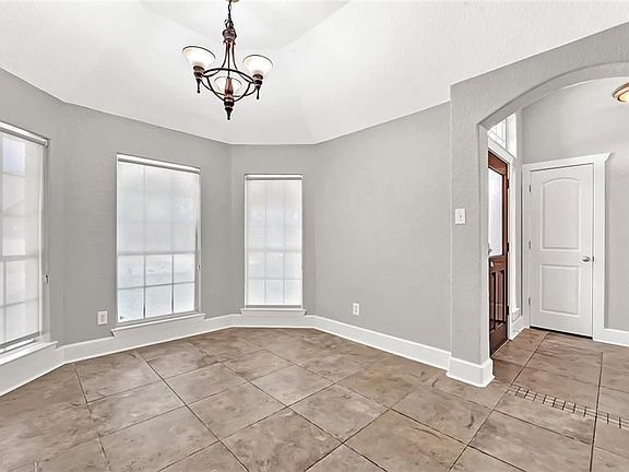 4th image of 3412 Glastonbury Dr
