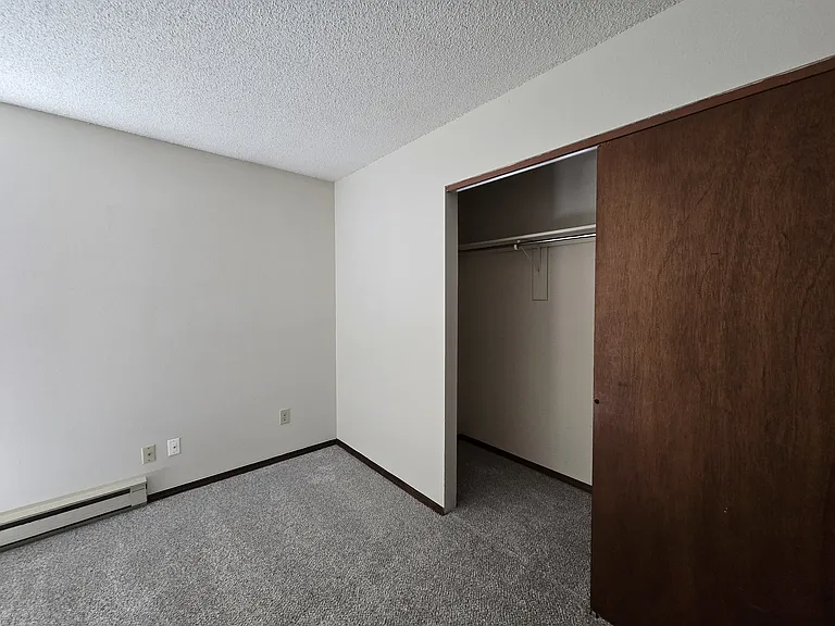 570 Manor Ct #B — Photo 18