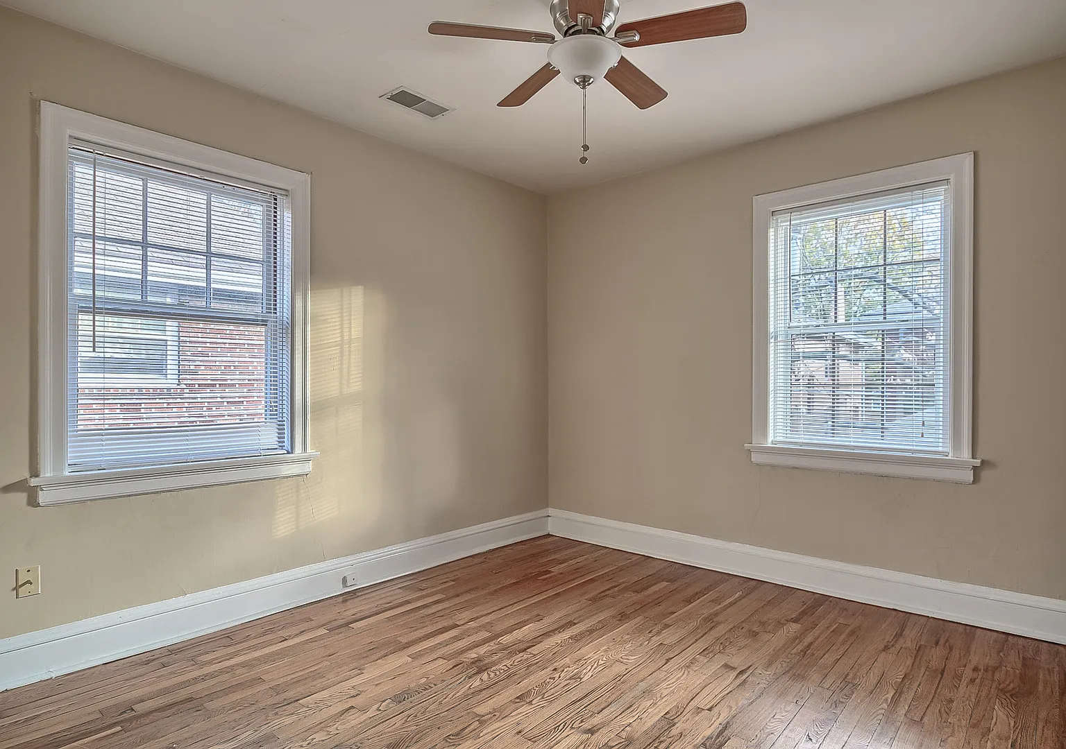 (206) 7034 Dartmouth Ave — Photo 4