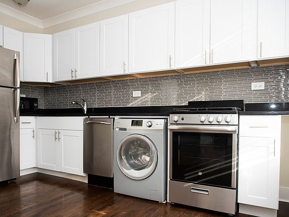 3rd image of 2129 N Dayton St APT 303