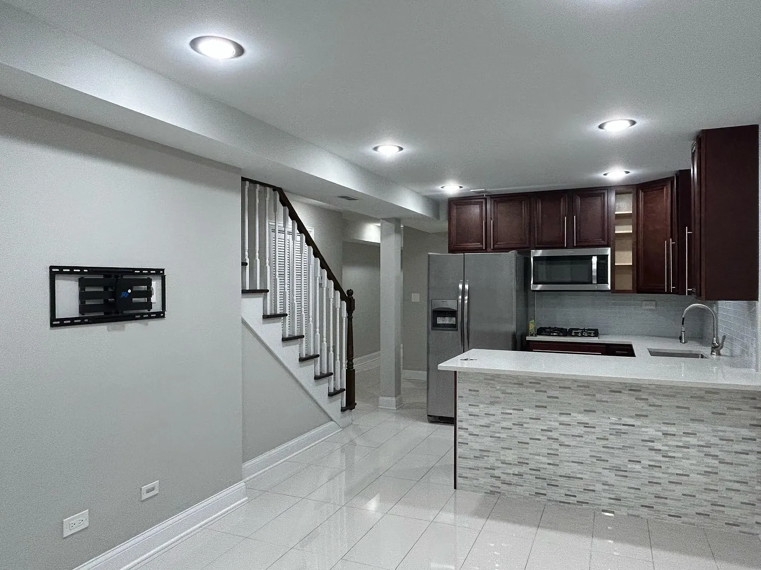 2 bed, 1100 sqft, $2,000 — Photo 4