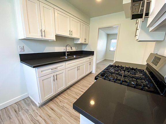 5th image of 833 E Sunrise Blvd APT 8