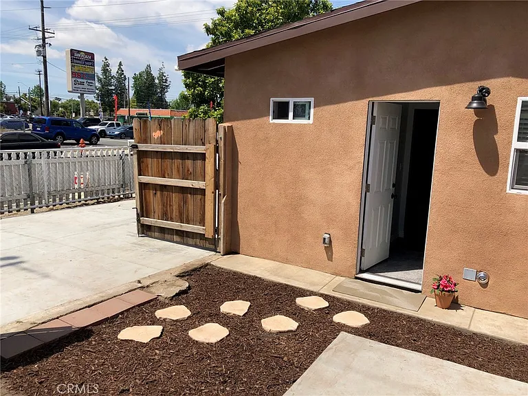 7239 Sterling Ave — Photo 10