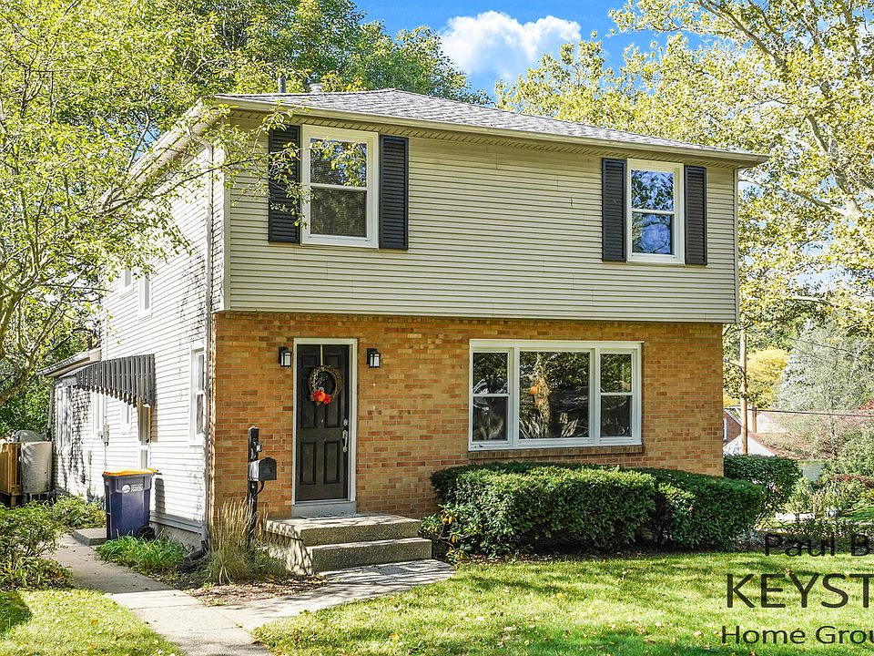 1st image of 1707 Cambridge Dr SE