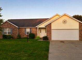 1500 Ptarmigan Dr, Chatham, IL 62629