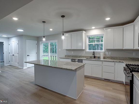 4th image of 5662 Yale Ave