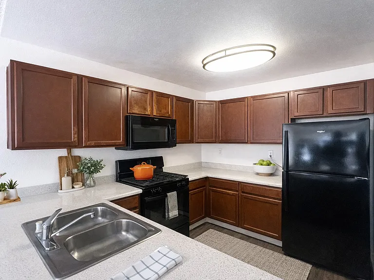 Creekside Villas Apartments — Photo 7