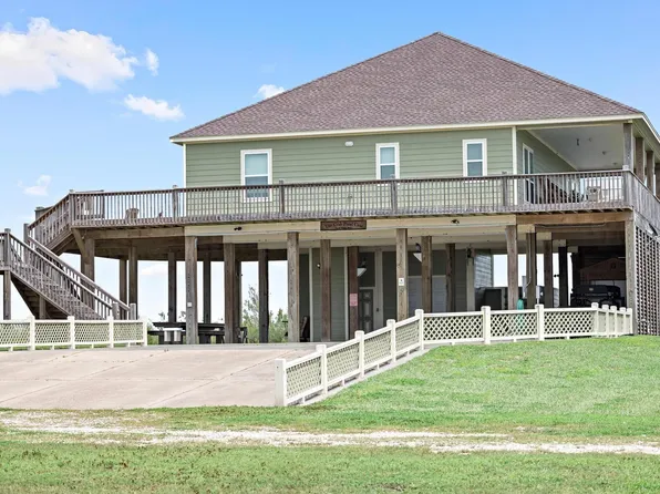 907 Thompson Dr, Port Bolivar, TX 77617