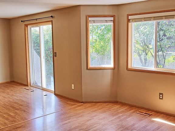 5th image of 1602 SE 170th Ave