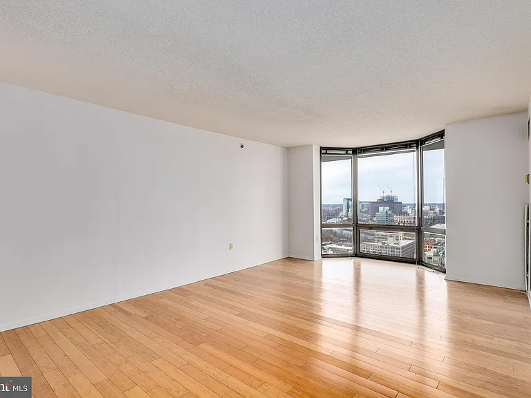 2020 Walnut St #29J — Photo 5