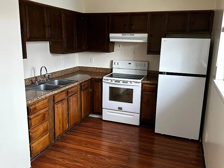 3100 W Lake Ave #B — Photo 1