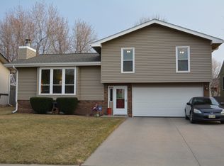 15223 R St, Omaha, NE 68137