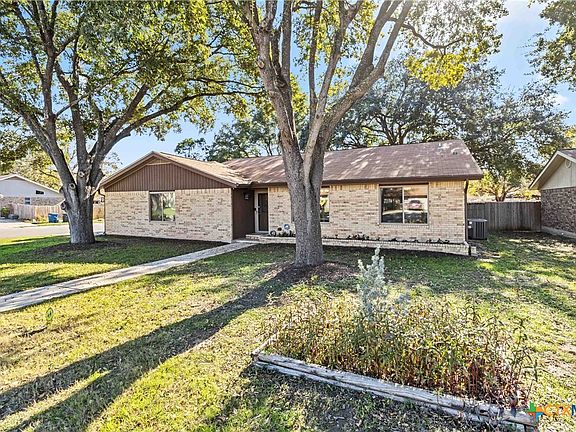 3rd image of 218 Cardinal Dr