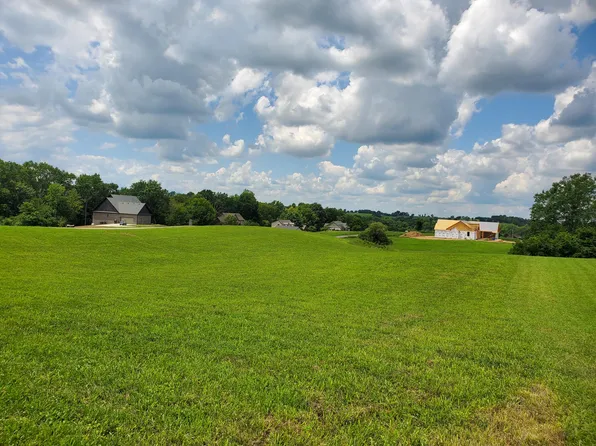 425 Lakeside Dr, Lancaster, KY 40444