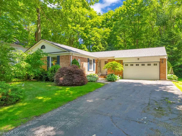 3632 Old Farm Ln, Fort Gratiot, MI 48059