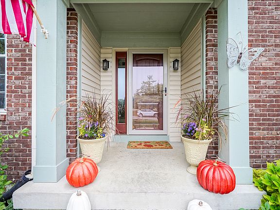 5th image of 6511 Oxford Dr
