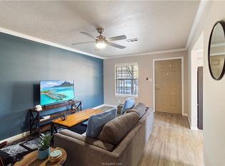 2100 Southwood Dr APT 4, College Station, TX 77840