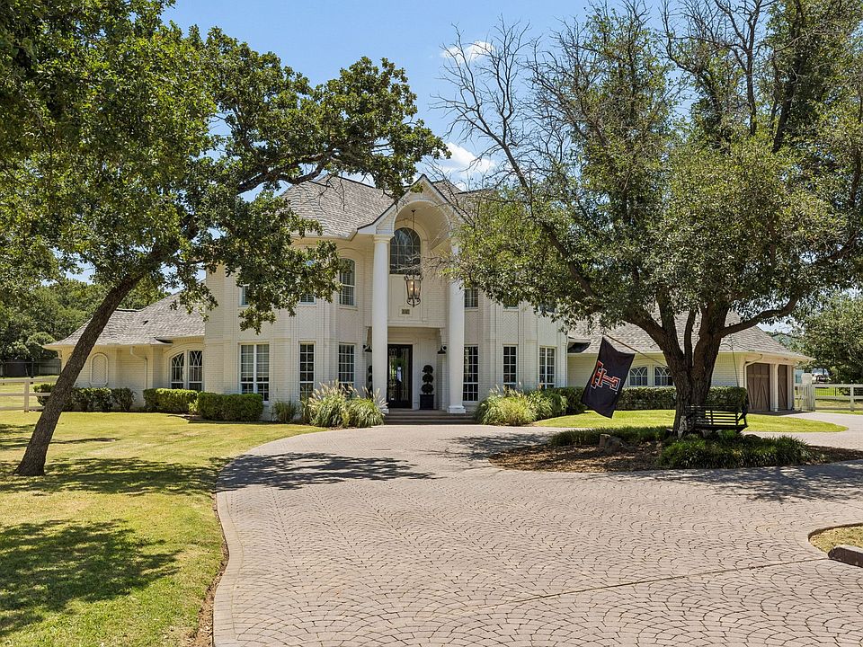 1st image of 110 Falcon Ct