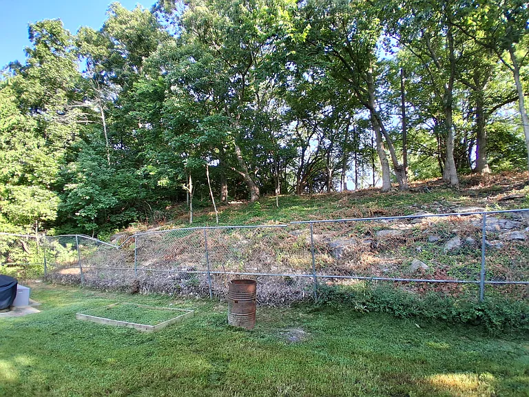 1600 Holt Ln — Photo 7
