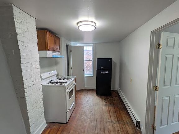 4th image of 171 Frank St #C