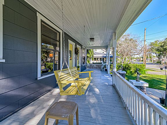 4th image of 818 S Beach St