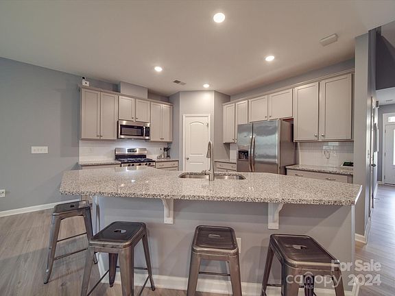 4th image of 9452 Avery Lilac Ln