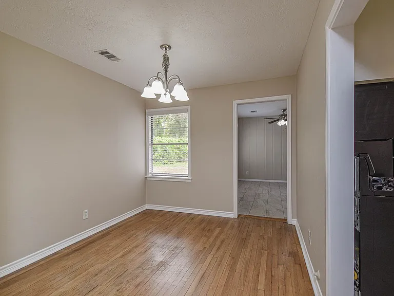 1509 N San Jacinto St — Photo 6