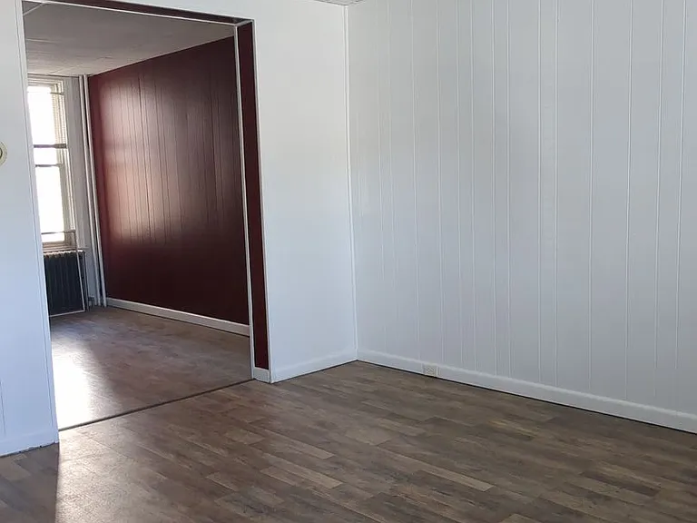 1529 W King St — Photo 10